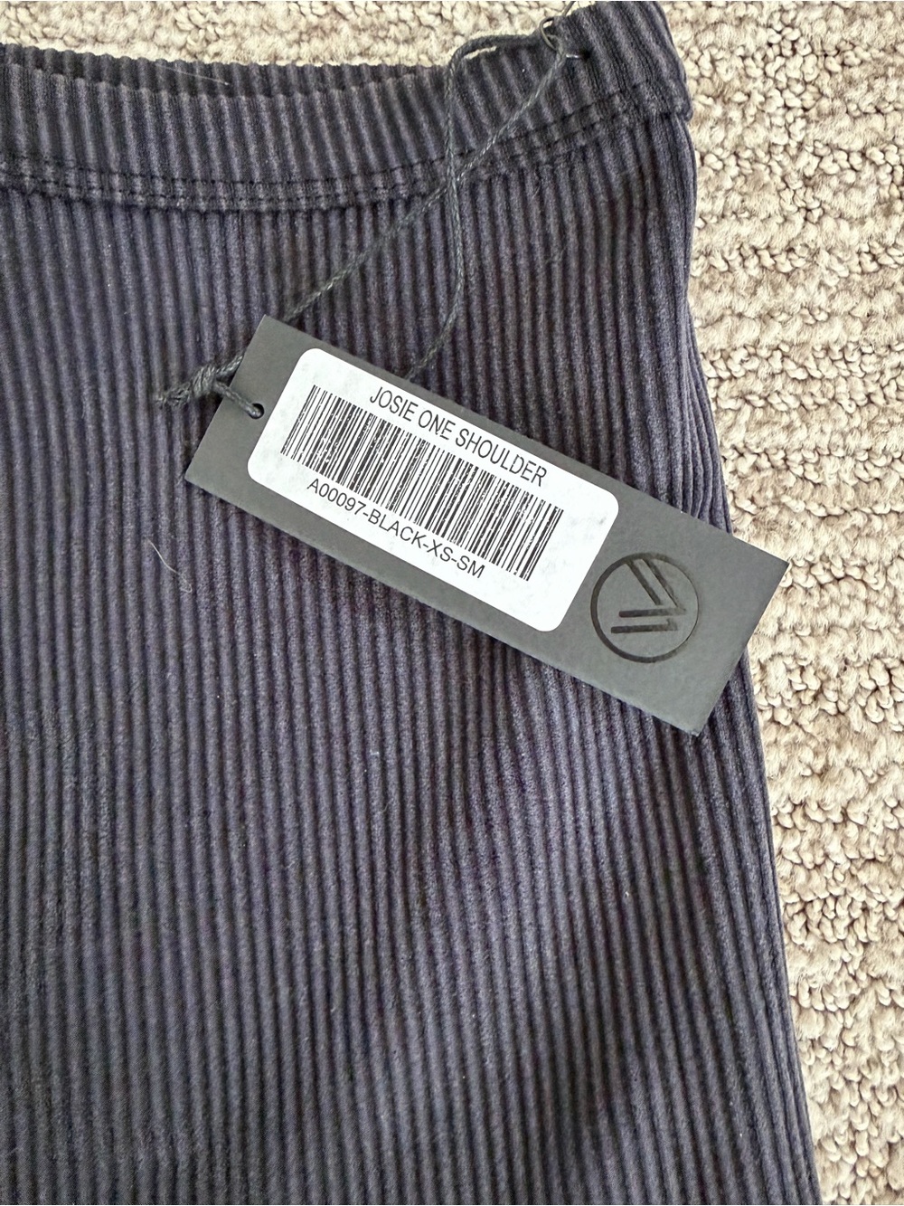 Savvi Ribbed One-Shoulder Black Tank Top - Picture 4 of 4